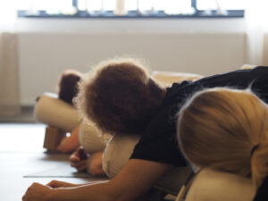 2025-03-28 Restorative Yoga med Eva Åberg