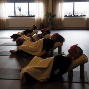 2025-11-28  Restorative Yoga för återhämtning m Eva J